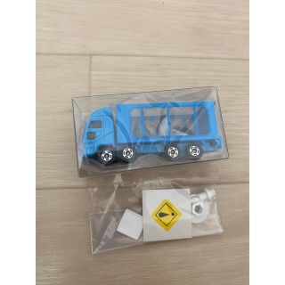 タカラトミーアーツ(T-ARTS)の【新品 未使用】トミカ 標識セット ⑧UDトラックス 動物運搬車（ペンギン）(ミニカー)