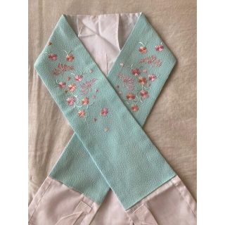 フリフ(ふりふ)の刺繍半衿と襟台　半衿　半襟　襟芯(着物)