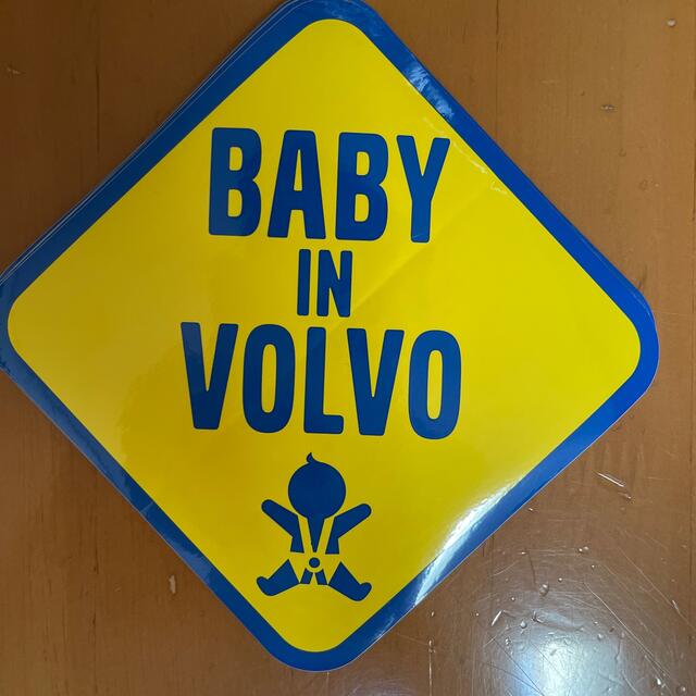 Volvo(ボルボ)の値下げしました　ボルボ　baby in  VOLVO ステッカー　２枚セット 自動車/バイクの自動車(車外アクセサリ)の商品写真