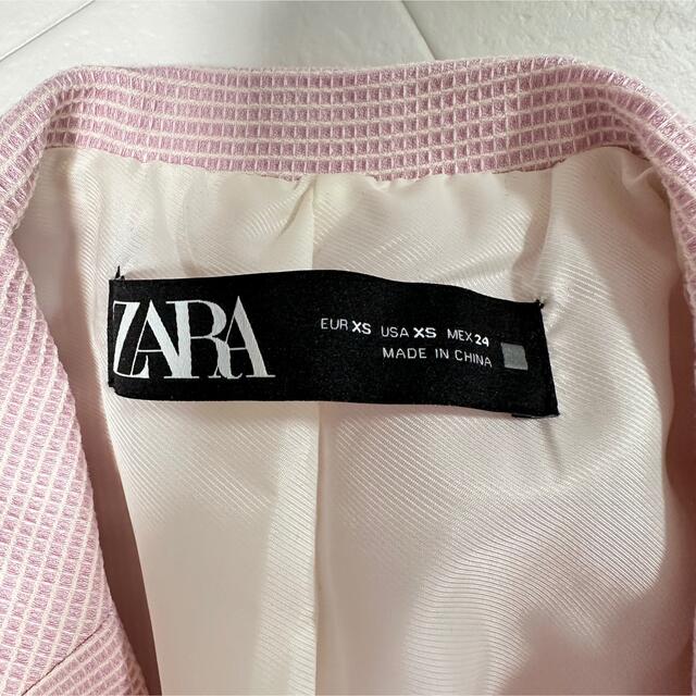 ZARA(ザラ)のZARA テクスチャー素材クロップド丈ブレザー　ツイード　ジャケット　ビジュー レディースのジャケット/アウター(テーラードジャケット)の商品写真