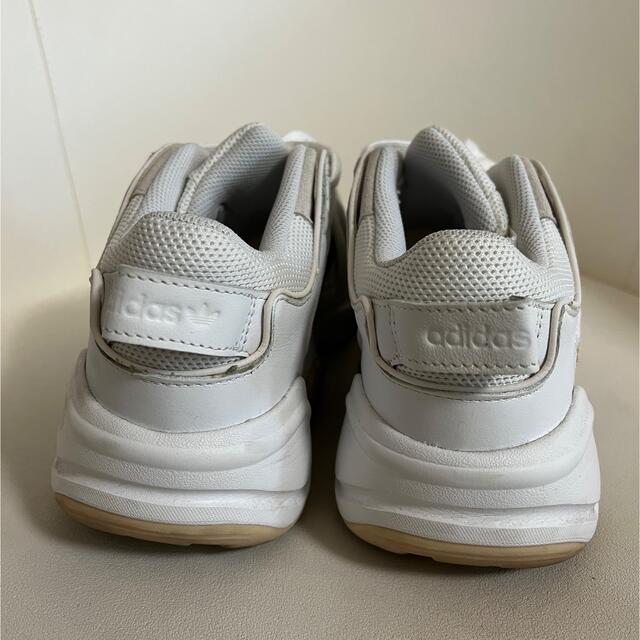 adidas(アディダス)の重盛さと美着用　adidas スニーカー　マグミュールランナー　サイズ25.5  レディースの靴/シューズ(スニーカー)の商品写真