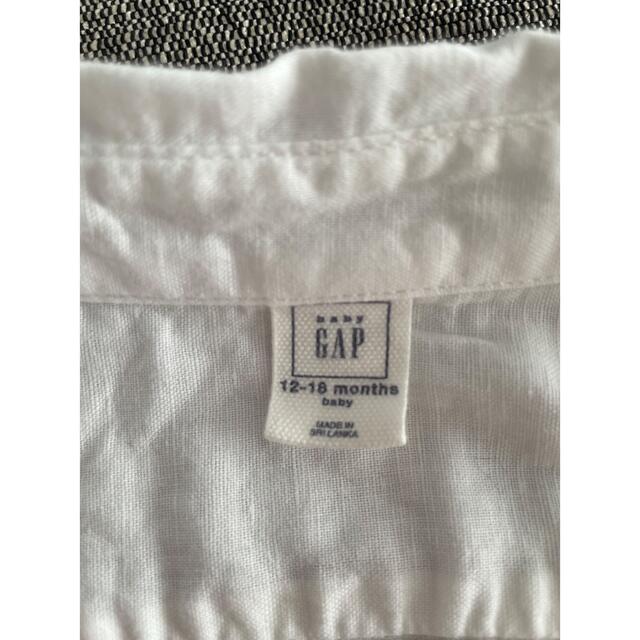 babyGAP(ベビーギャップ)の【専用】BabyGap 白シャツ　サイズ80 キッズ/ベビー/マタニティのベビー服(~85cm)(シャツ/カットソー)の商品写真