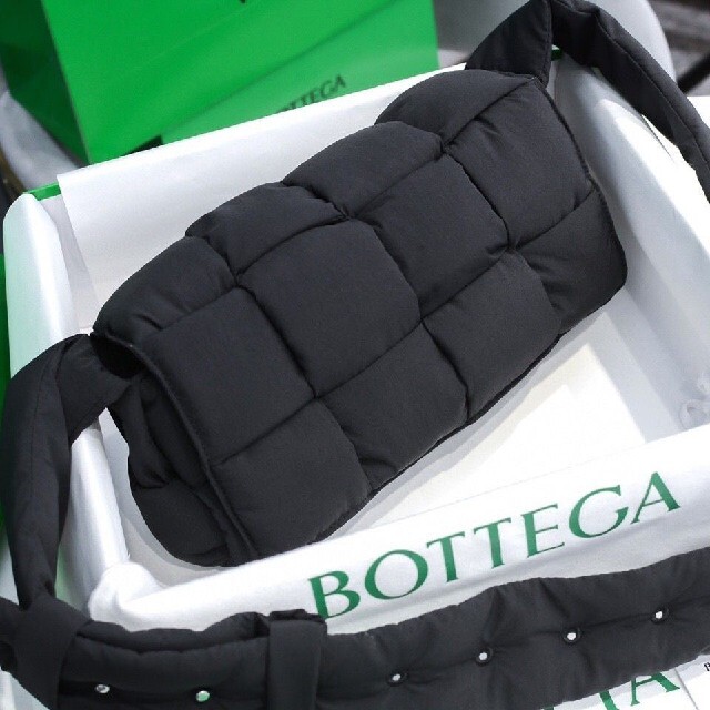 Bottega Veneta - 【美品】ボッテガヴェネタ パデッド テック カセット ブラックの通販 by ゆうか's shop｜ボッテガ