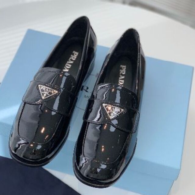 PRADA - ️新品未使用 ️ PRADA パテントレザー ローファー トライアングルロゴの通販 by Justine's shop｜プラダ