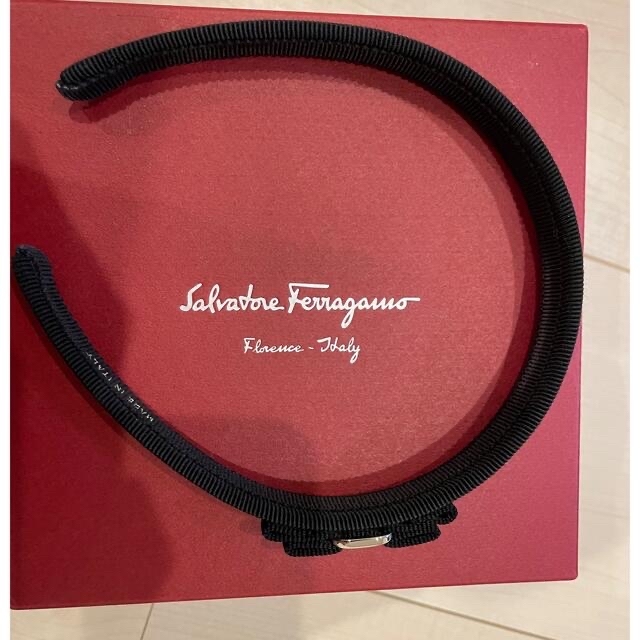 Ferragamo フェラガモ カチューシャ 箱付き なかなか綺麗♡Salvatore Ferragamoフェラガモカチューシャ箱付き