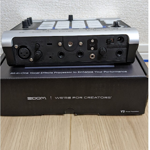 Zoom(ズーム)のZOOM V3 ボーカルエフェクター 楽器のレコーディング/PA機器(エフェクター)の商品写真