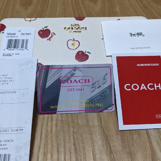 COACH(コーチ)のCOACH  長財布　ラウンドファスナー　りんご白 レディースのファッション小物(財布)の商品写真