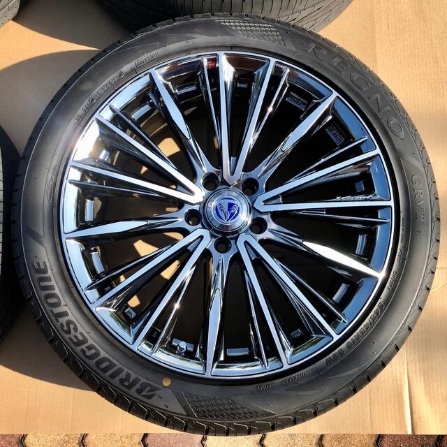 19インチ 超美品 RAYS VOUGE ヴォウジェ レグノ 245/45R19 自動車/バイクの自動車(タイヤ・ホイールセット)の商品写真