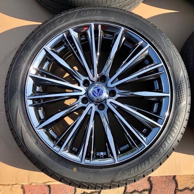 19インチ 超美品 RAYS VOUGE ヴォウジェ レグノ 245/45R19 自動車/バイクの自動車(タイヤ・ホイールセット)の商品写真