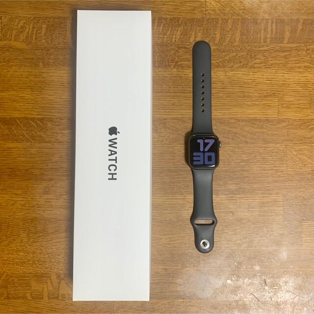 Apple Watch(アップルウォッチ)のApple Watch SE 40mm スペースグレー メンズの時計(腕時計(デジタル))の商品写真