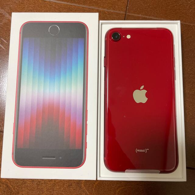 iPhone(アイフォーン)のiPhoneSE 第3世代　64GB RED SIMフリー　iphone se3 スマホ/家電/カメラのスマートフォン/携帯電話(スマートフォン本体)の商品写真