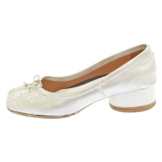 マルタンマルジェラ(Maison Martin Margiela)のMaison Margiela メゾンマルジェラ square toe bump ribbon ballerina paint heels スクエアトゥ ・バンプ リボン バレリーナペンキヒール ホワイト S58WZ0044(ハイヒール/パンプス)