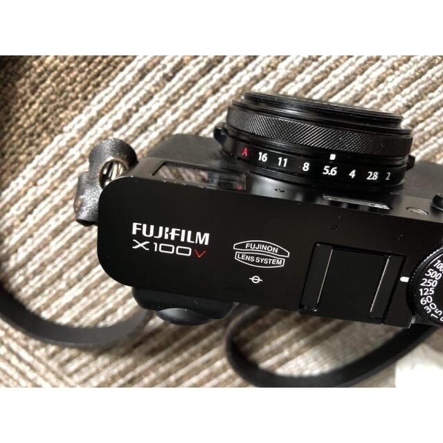 富士フイルム(フジフイルム)のFUJIFILM X100V Black スマホ/家電/カメラのカメラ(ミラーレス一眼)の商品写真