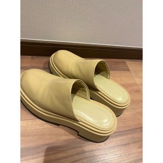 チャールズアンドキース(Charles and Keith)のCharls and Keithプラットフォーム クロッグ (ローファー/革靴)