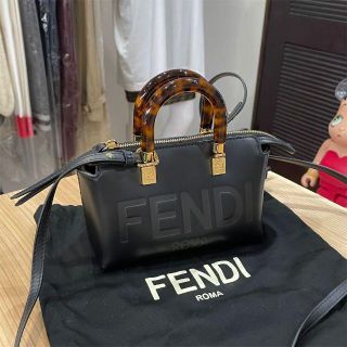 フェンディ ミニバッグの通販 600点以上 | FENDIを買うならラクマ