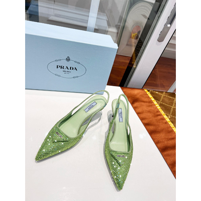 贈り物 美品 プラダ スタッズ パンプス 35ハーフ asakusa.sub.jp