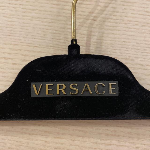 VERSACE(ヴェルサーチ)の＊美品Versace ハンガー＊ インテリア/住まい/日用品の収納家具(押し入れ収納/ハンガー)の商品写真