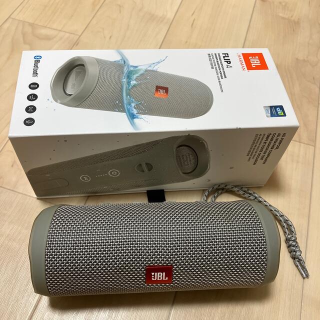 JBL FLIP4 GRAY Bluetoothスピーカー防水 スマホ/家電/カメラのオーディオ機器(スピーカー)の商品写真