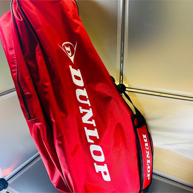 DUNLOP(ダンロップ)の美品　DUNLOP テニスバッグ　赤 スポーツ/アウトドアのテニス(バッグ)の商品写真
