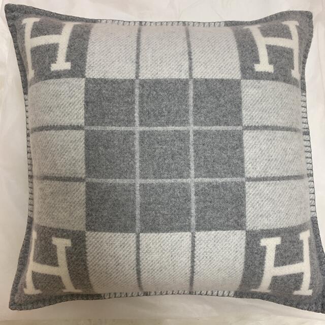 保証書付】 H - HERMES アヴァロン III PM クッション エクリュ×グリ