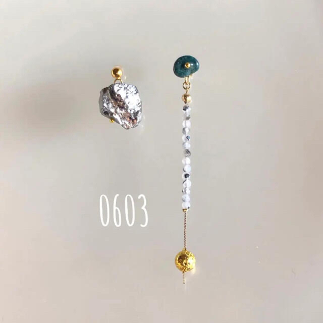 ＊NO.0603＊水晶と天然石のピアス…クリスタル、ペリステライト、アシメ、 ハンドメイドのアクセサリー(ピアス)の商品写真