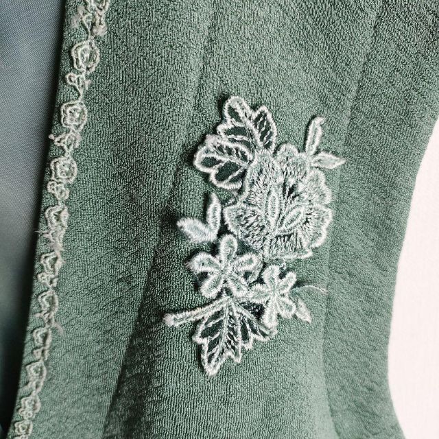 エメラルドグリーン 花刺繍ベスト くすみカラー レトロ 消費税無し エメラルドグリーン 花刺繍ベスト くすみカラー レトロ 消費税無し
