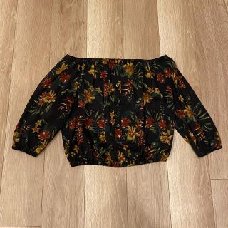 マウジー(moussy)のmoussy 花柄クロップドオフショル(カットソー(長袖/七分))