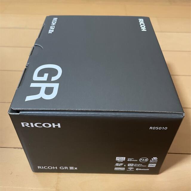 RICOH(リコー)の新品未開封品 RICOH GR Ⅲx リコー コンパクトデジタルカメラ スマホ/家電/カメラのカメラ(コンパクトデジタルカメラ)の商品写真