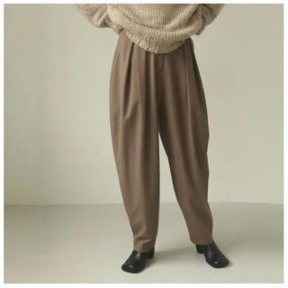 トゥデイフル(TODAYFUL)のTodayful Finewool Tuck Trousers(カジュアルパンツ)