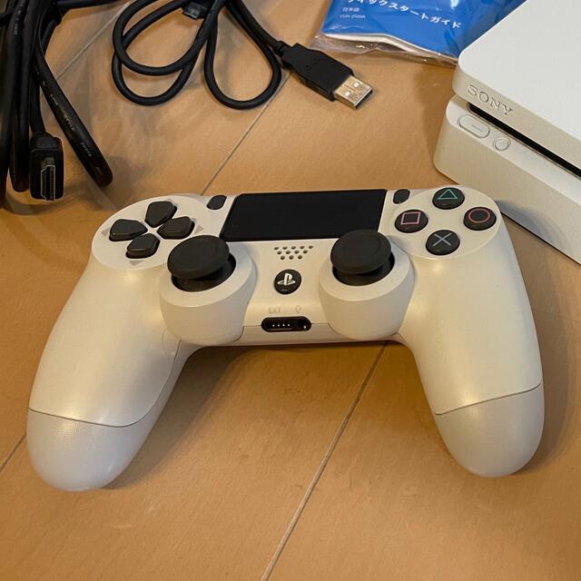 PlayStation®4 グレイシャー・ホワイト 500GB エンタメ/ホビーのゲームソフト/ゲーム機本体(家庭用ゲーム機本体)の商品写真