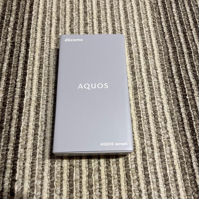 AQUOS(アクオス)のSHARP AQUOS sense6 SH-54B シルバー スマホ/家電/カメラのスマートフォン/携帯電話(スマートフォン本体)の商品写真