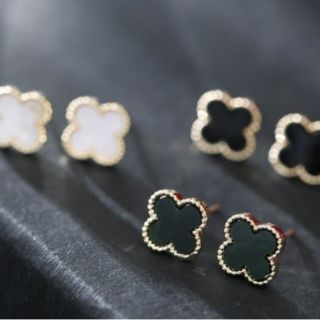 新作☆ヒット商品☆お洒落 クローバー ピアス レディース 黒色 男女兼用 305(ネックレス)