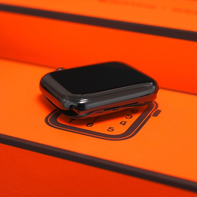 Hermes(エルメス)のHERMES Apple Watch 6 44mm SpaceBlack メンズの時計(腕時計(デジタル))の商品写真