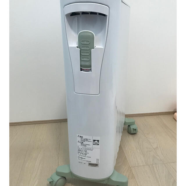 DeLonghi(デロンギ)のDeLonghi RHJ75V0915-GR スマホ/家電/カメラの冷暖房/空調(オイルヒーター)の商品写真