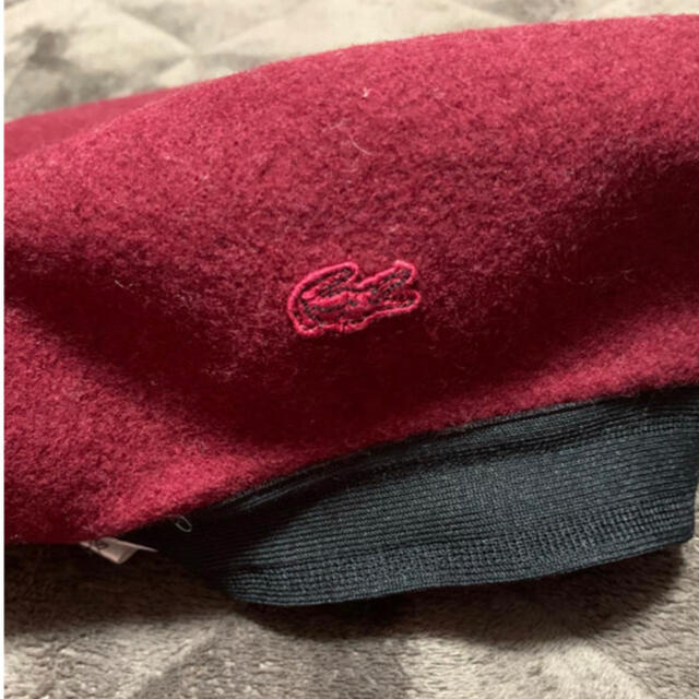 LACOSTE(ラコステ)のラコステ　ベレー帽　赤　帽子 レディースの帽子(ハンチング/ベレー帽)の商品写真