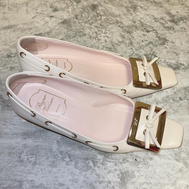 ROGER VIVIER(ロジェヴィヴィエ)の【美麗品】ロジェヴィヴィエ パンプスコート 36 1/2-23.5cm ホワイト レディースの靴/シューズ(ハイヒール/パンプス)の商品写真