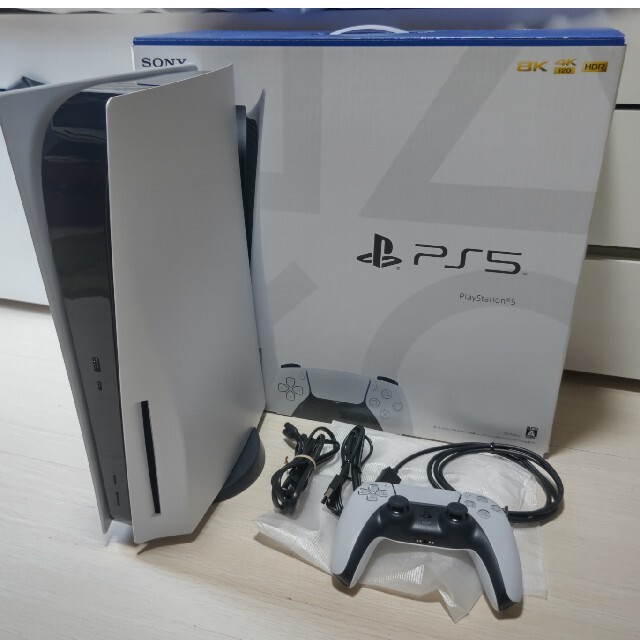 PlayStation(プレイステーション)の【りょーすけ様専用】【値下げ】【中古】PS5 エンタメ/ホビーのゲームソフト/ゲーム機本体(家庭用ゲーム機本体)の商品写真