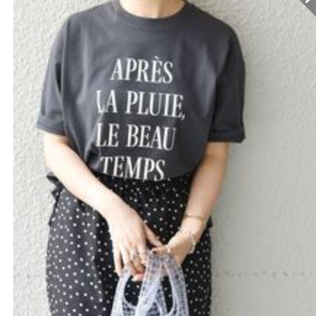 SHIPS for women(シップスフォーウィメン)のコットンロゴTシャツ【チャコールグレー】 レディースのトップス(Tシャツ(半袖/袖なし))の商品写真
