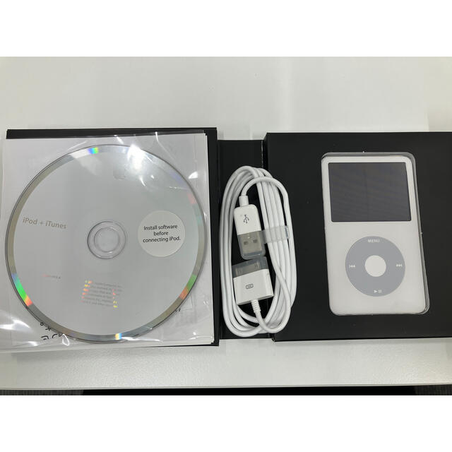 iPod(アイポッド)のApple iPod classic 第5世代  30GB  スマホ/家電/カメラのオーディオ機器(ポータブルプレーヤー)の商品写真