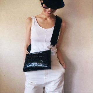 ch!iii チー　widebelt shoulder クロコ型押し　黒(ショルダーバッグ)