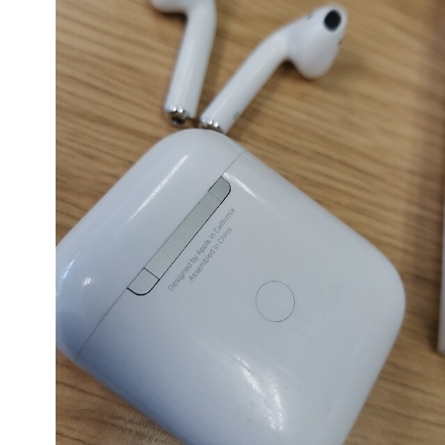 AirPods （第2世代）MRXJ2J/A スマホ/家電/カメラのオーディオ機器(ヘッドフォン/イヤフォン)の商品写真