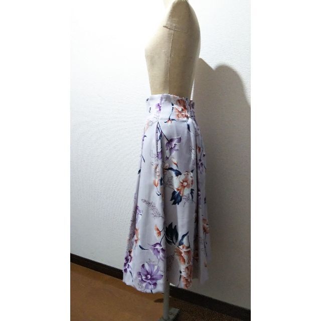 SNIDEL(スナイデル)のスナイデル　花柄ワンピース　ブルー系　Mサイズ レディースのスカート(ひざ丈スカート)の商品写真