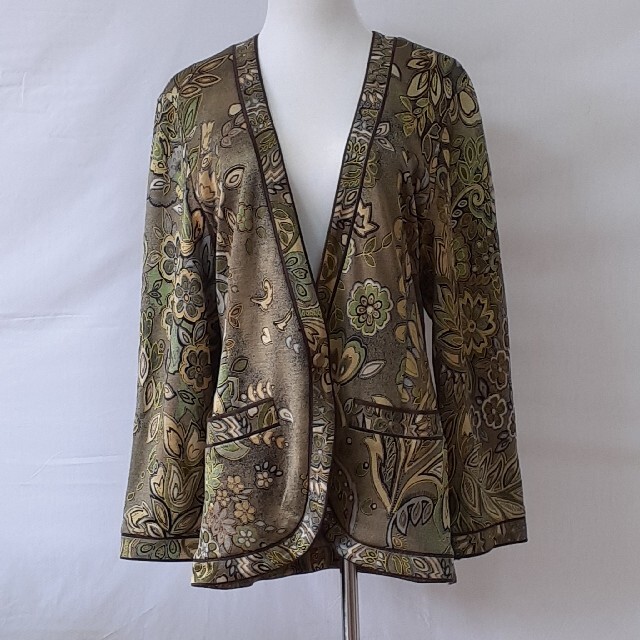 レオナール、シルク花柄ノーカラージャケット、サイズ13号。LEONARD