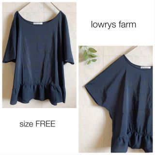 ローリーズファーム(LOWRYS FARM)のlowrys farm ポリエステルネイビーカットソー 英字(カットソー(半袖/袖なし))