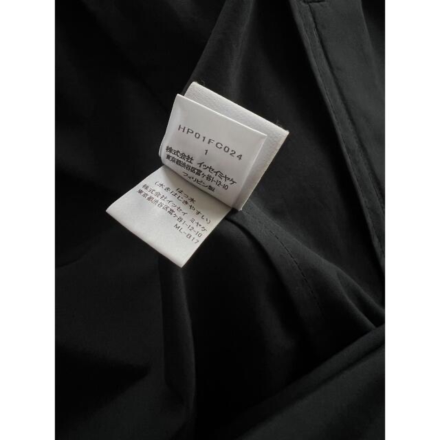ISSEY MIYAKE(イッセイミヤケ)のHOMME PLISSE ISSEY MIYAKE アウター  ハーフ コート メンズのジャケット/アウター(ステンカラーコート)の商品写真