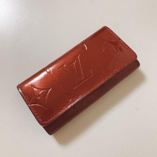 ルイヴィトン(LOUIS VUITTON)のLOUIS VUITTON キーケース ヴェルニ(キーケース)