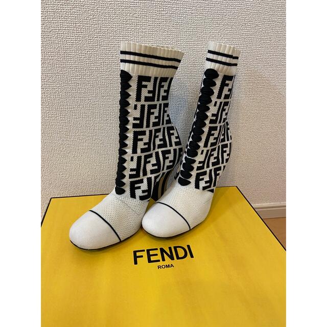 靴/シューズfendi ズッカ柄　ソックスブーツ　37 白