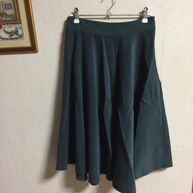 dholic(ディーホリック)のDholic スエード調ミディ丈スカート グリーン レディースのスカート(ひざ丈スカート)の商品写真