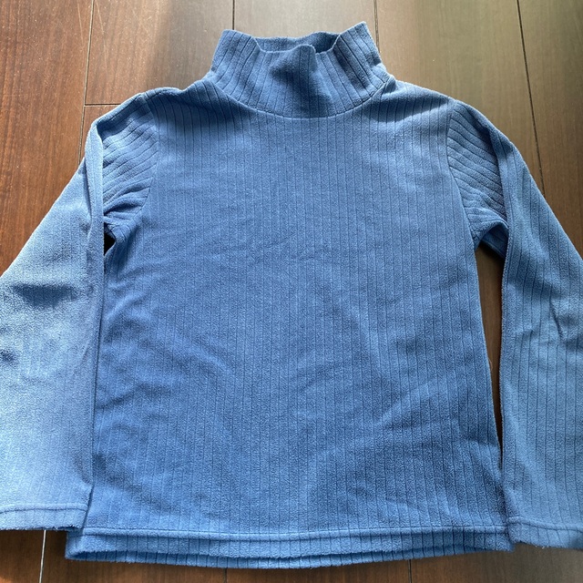 UNIQLO(ユニクロ)のUNIQLO ハイネックカットソー キッズ/ベビー/マタニティのキッズ服女の子用(90cm~)(Tシャツ/カットソー)の商品写真