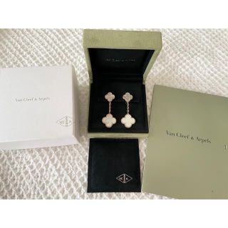 ヴァンクリーフアンドアーペル(Van Cleef & Arpels)の【美品】ヴァンクリーフ&アーペル　マジックアルハンブラ2モチーフピアス(ピアス)